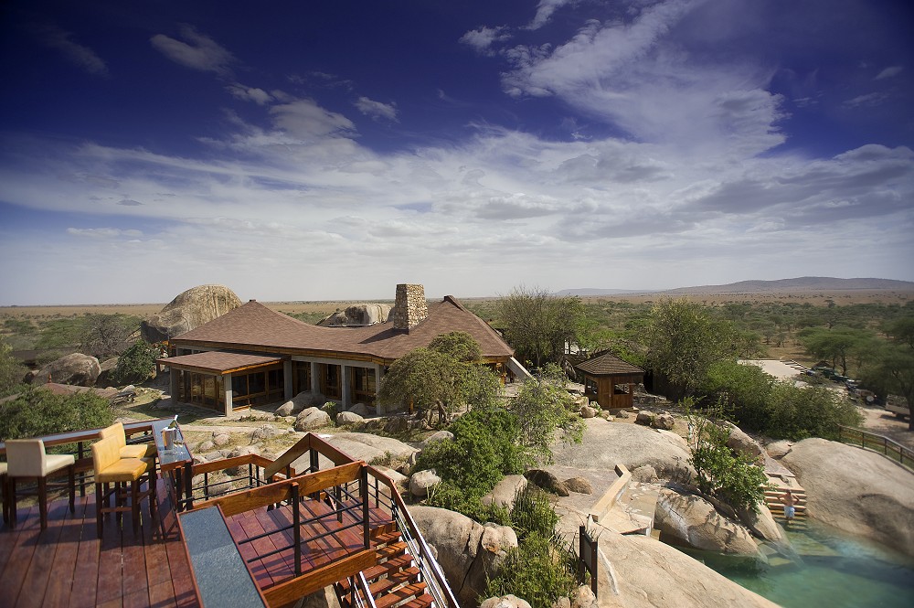 Seronera Wildlife Lodge r byggd p en kopje (granit). (Seronera i centrala Serengeti National Park, Tanzania)