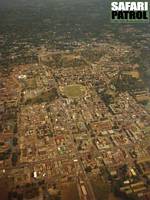 Staden Arusha i norra Tanzania sedd från luften. (Arusha, Tanzania)