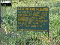 Varningsskylt. (Tarangire National Park, Tanzania)
