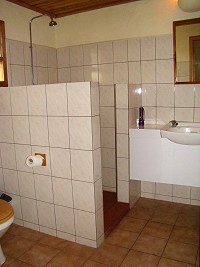 Fräscht badrum på Ndutu Safari Lodge.