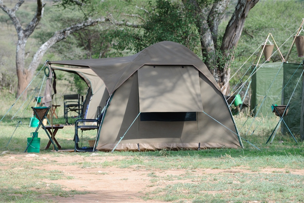 Kupoltlt fr tv personer. Mobil camp p special camp site Sero 1. (Centrala Serengeti National Park, Tanzania)