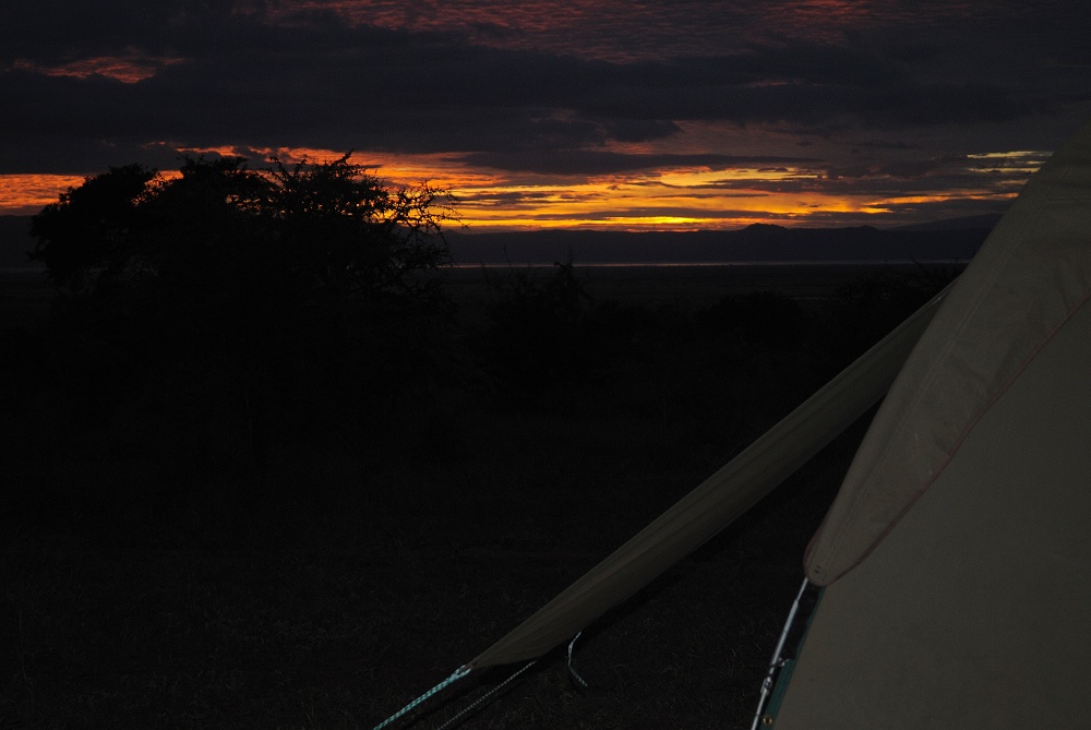 Tlt p mobil camp i solnedgng. (Tarangire National Park, Tanzania)
