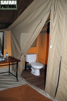 Badrum på Kati Kati Tented Camp. (Serengeti National Park, Tanzania)