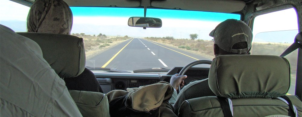 En fin vägsträcka i norra Tanzania – bra väg och lite trafik.