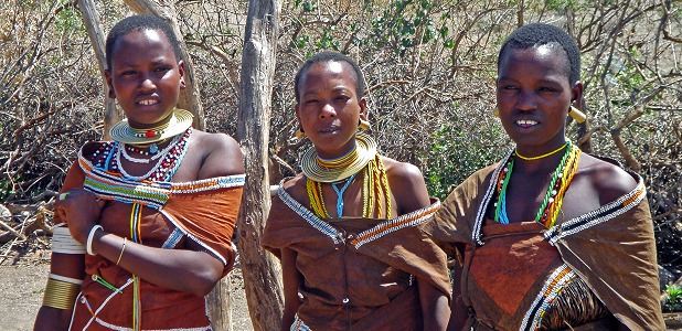 Kvinnor i datogastammen i norra Tanzania.
